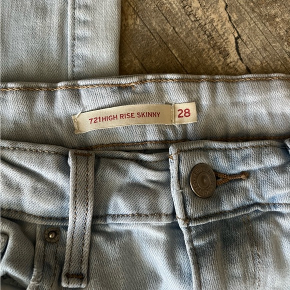 Levi's 721 High Rise Ripped Skinny Jeans - Picture 5 of 5